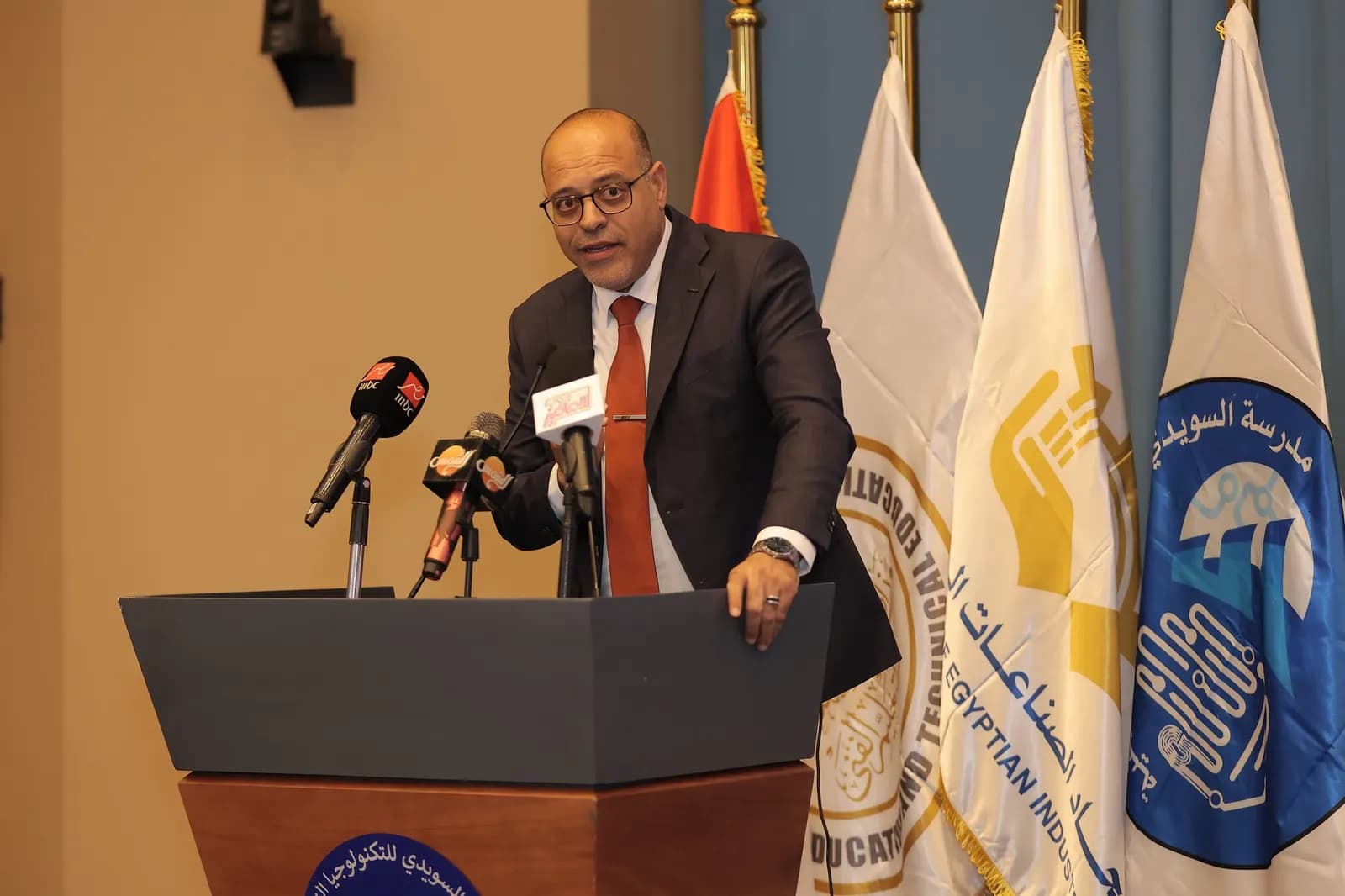 مدارس التكنولوجيا التطبيقية 8
