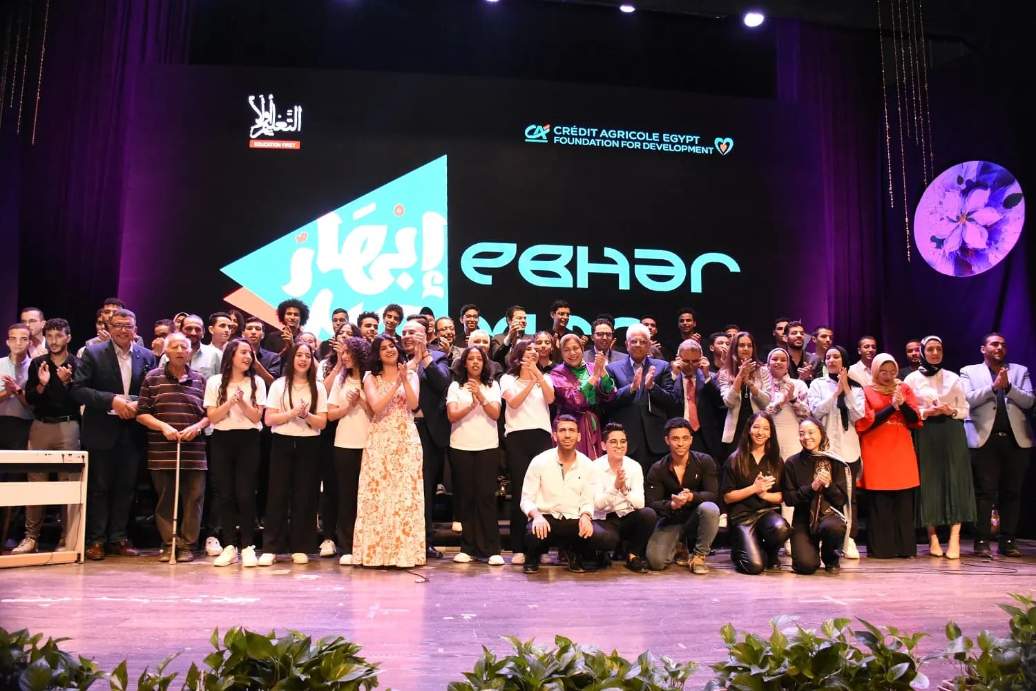 البرامج والأنشطة والمنح الطلابية